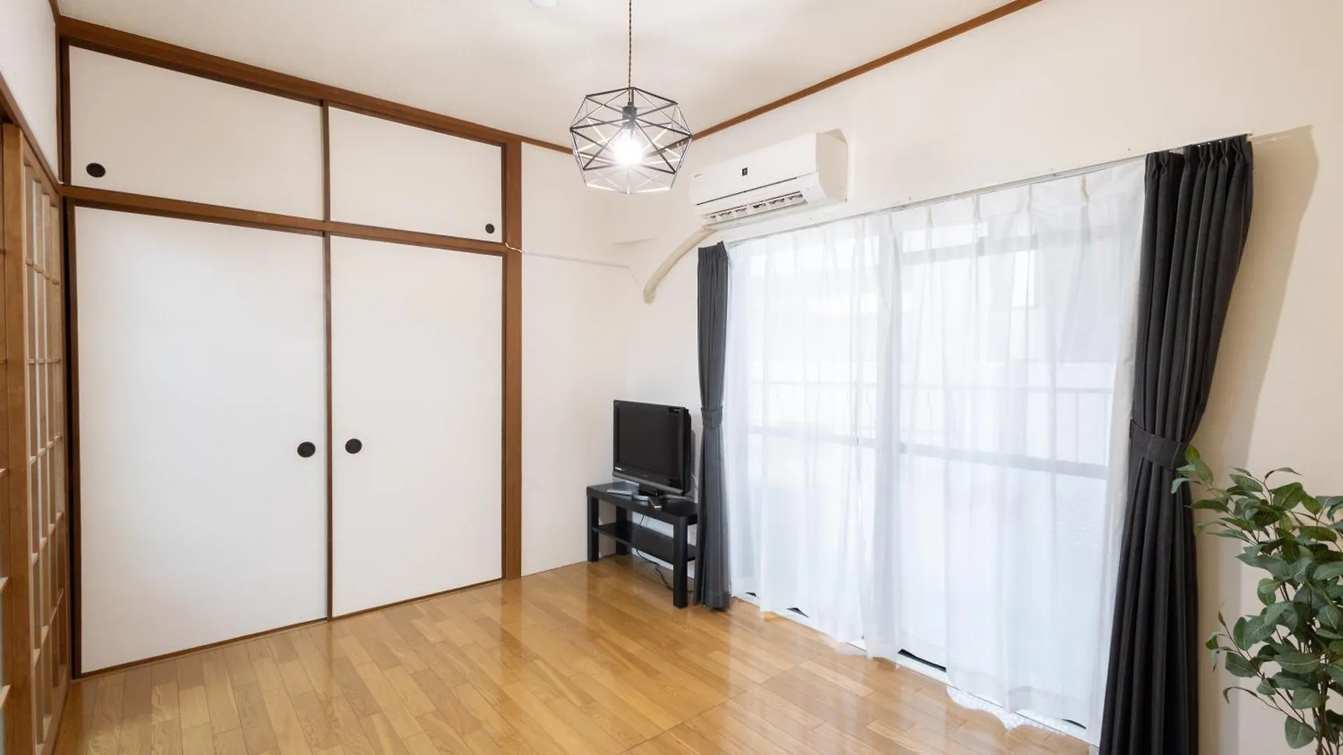 Ln06 三宮中心8名まで宿泊可能! 交通至便! Sannomiya Base1 Kobe 0*,  Japan